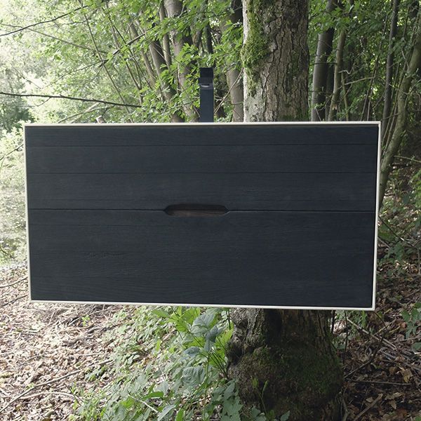 Waschtisch-Unterschrank mit schwarz lasierter Sägerau-Front und eingefräster Griffmulde im Wald