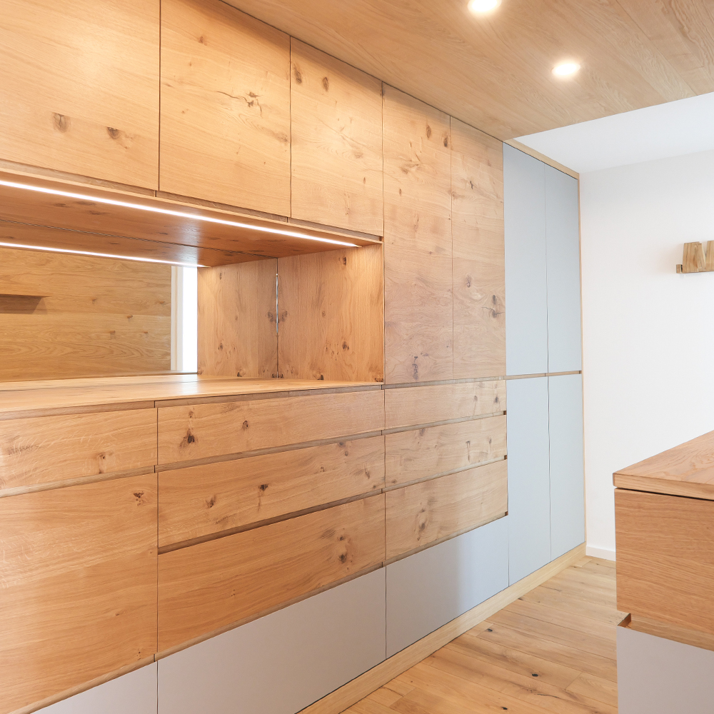 Ankleide mit Sideboard