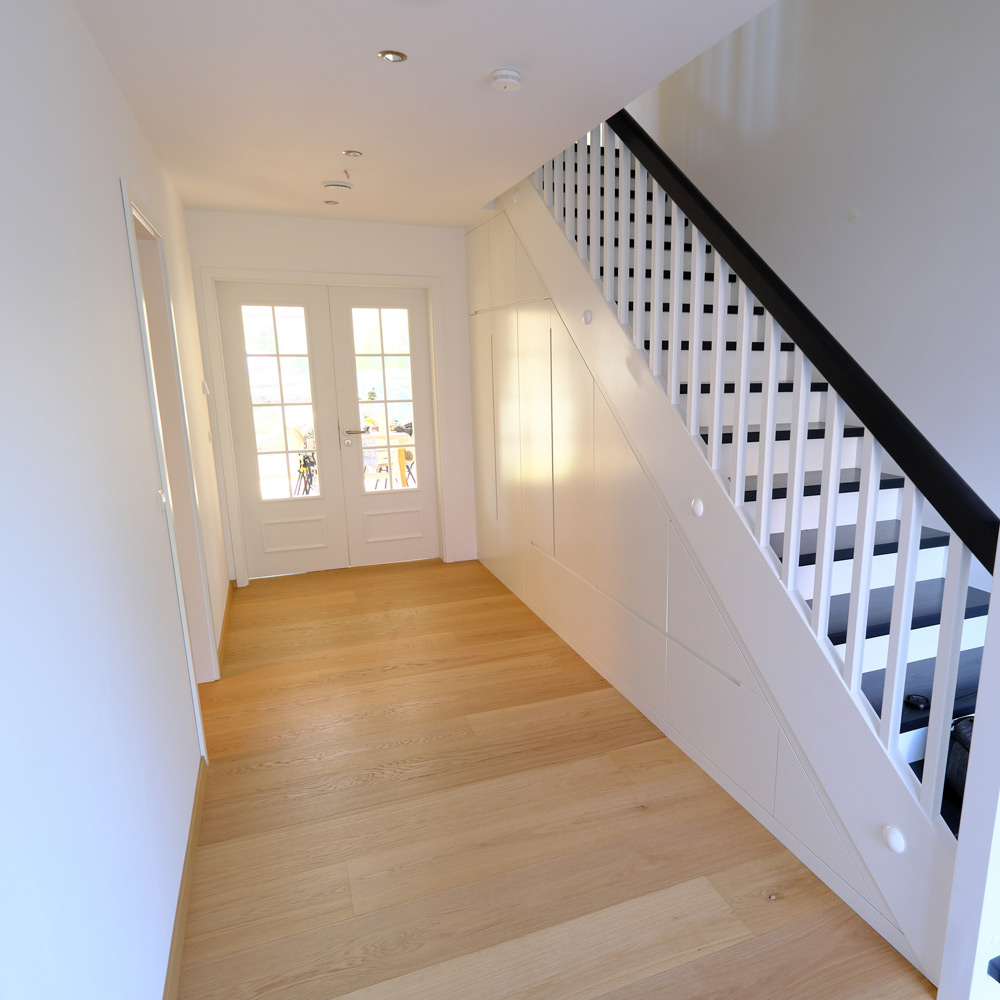 Garderobe in Fichte und Weißlack