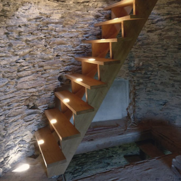 Massivholztreppe-in-Bunkerturm