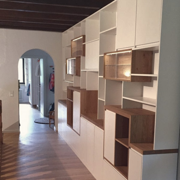 Regal in Eiche, Weißlack und Glas